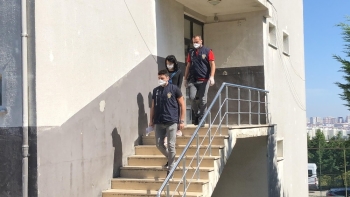 Genç Kız, Ablasının Kayınbiraderini Bıçakladı
