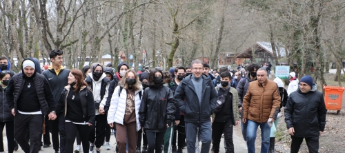 Gençlerle keyifli bir doğa yürüyüşü