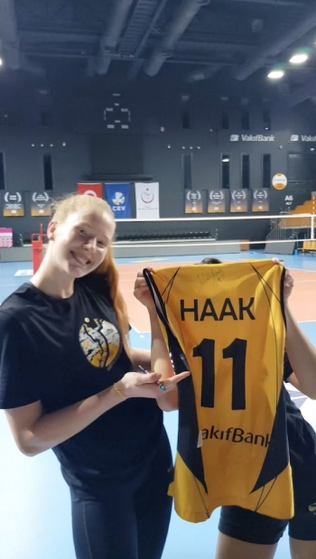 Haak Sözünü Tuttu, İmzalı Formasını Gönderdi
