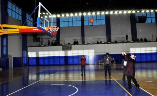 Hamza Yerlikaya Spor kompleksini ziyaret etti.