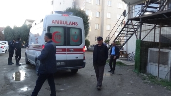 Hava Almak İçin Yangın Merdivenine Çıktı, Bir Alt Kata Düştü
