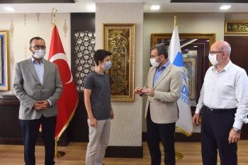 Hem Hafız Oldu Hem Lgs’De 0,71 İlk Dereceye Girdi
