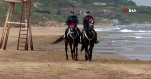 İstanbul’Da “Atlı Jandarmadan Birlikleri”Nden Plajlarda Denetim