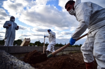 İstanbul’Da Koronavirüs Definleri Görüntülendi
