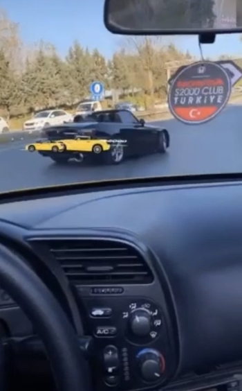 İstanbul’Da Trafiğin Altını Üstüne Getiren Magandalar Yakalandı
