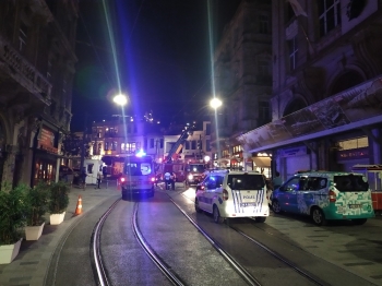 İstiklal Caddesi’Nde Giyim Dükkanında Korkutan Yangın
