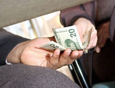 Yolsuzluğa adı karışan politikacı yanacak