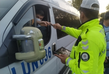 Kadıköy’De Ticari Servis Minibüslerine Koronavirüsü Denetimi
