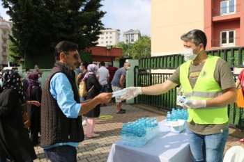 Kartal Belediyesi Lgs Öncesi 29 Noktada Maske, Su Ve Kolonya Dağıttı
