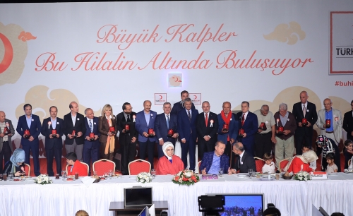 Kızılay’ından Başkan Altunay’a Altın Madalya