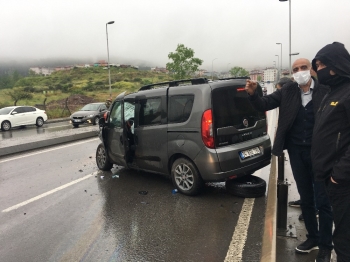 Maltepe’De Minibüsle Otomobil Kafa Kafaya Çarpıştı: 2 Yaralı
