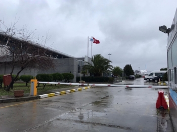 Pistten Çıkan Uçağın Yolcuları Servis Araçları İle Otellerine Götürüldü
