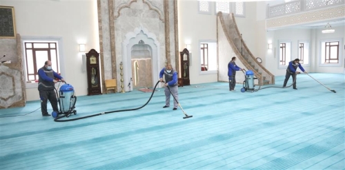 Ramazan Ayı Öncesi Camiler Gül Suyuyla Temizlendi