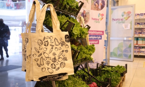 Sevgiyle büyütüyor, ihtiyaç sahipleriyle paylaşıyoruz