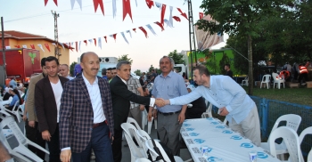 Sokak iftarına Ak Parti İstanbul İkinci Bölge Milletvekili Şirin Ünal’da katıldı