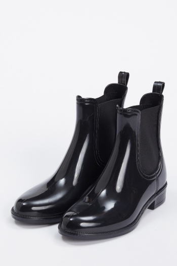 Sonbahar Modasının Kullanışlı Ve Trend Aksesuarları Raflardaki Yerini Aldı
