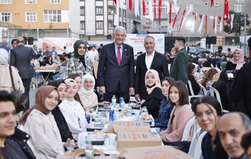 Sultangazi Belediyesi’nin Gençlik İftarının Konuğu Volkan Bozkır Oldu
