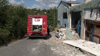 Sultangazi’De Fabrikada Patlama: 2 Hafif Yaralı
