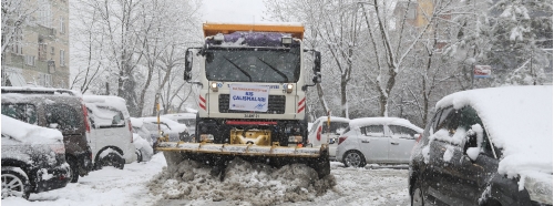Sultangazi’de Karla Mücadele Ekipleri 7/24 Sahada
