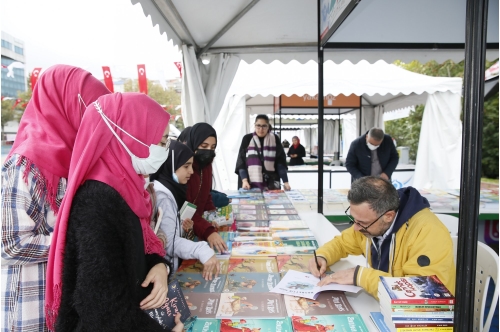 Sultangazi’de Kitap Dolu Günler Başladı