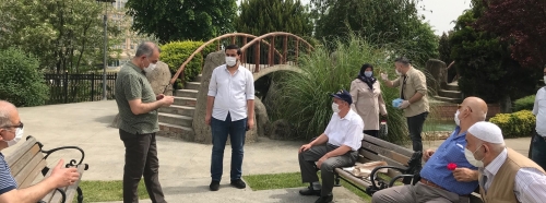 Sultangazi’de yaşlı vatandaşları Başkan Dursun karşıladı