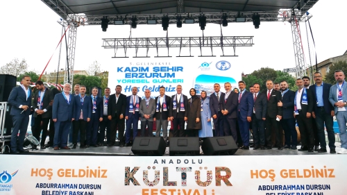Sultangazi Erzurumlular Derneği Başkanı İmdat Kamacı’dan Miting havasında festival.