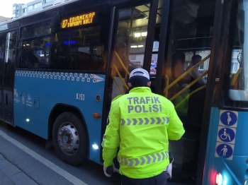 Toplu Taşıma Araçlarında "Sosyal Mesafe Denetimi" Sürüyor
