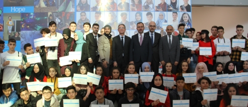 Türk Ve Suriyeli Gençlerin "Gelecek Hayalleri" Sergisi İstanbul Havalimanında Açıldı