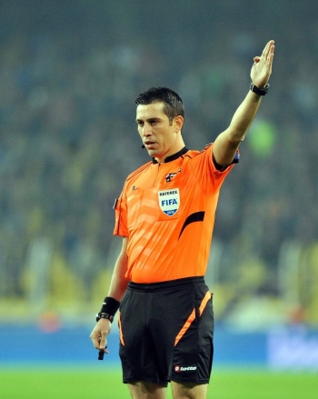 Uefa’Dan Cüneyt Çakır Ve Ali Palabıyık’A Devler Ligi’Nde Görev
