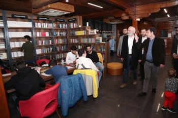 Ünlü Oyuncu Ve Karikatürist Hasan Kaçan Gaziosmanpaşalı Gençlerle Bir Araya Geldi
