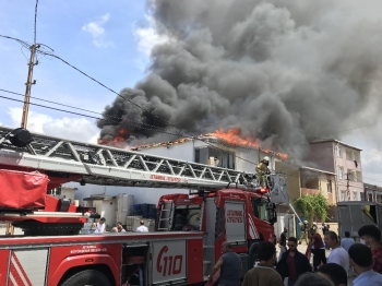 Vatandaşlar Yanan Evlerini Gözyaşları İçerisinde İzledi
