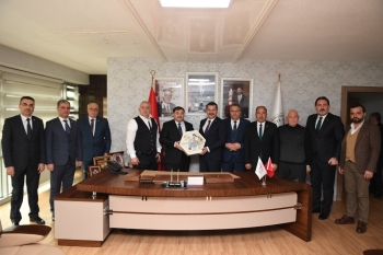 Yağlı Güreş Düzenleyen Kentler Birliği Ve Tgf’Den Bakan Kasapoğlu’Na Ziyaret
