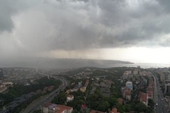 Yağmur Bulutlarının Gelişi Havadan Görüntülendi
