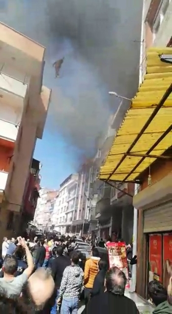 Yangında Can Pazarı Kamerada
