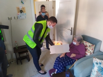 Yaşlı Kadının Uzaktaki Kızı Belediyeyi Aradı Ekipler Seferber Oldu
