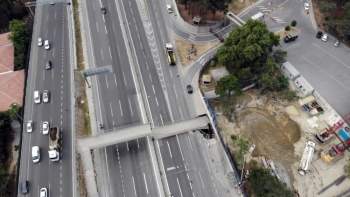 Yoldan Çıkan Otobüs Drone İle Görüntülendi
