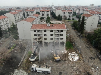 Zeytinburnu’Nda Millet Bahçesi Yapılacak Alanda Yıkım Çalışmaları Başladı

