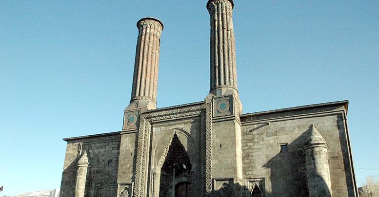 'Çifte Minare'de restorasyon kurul kararıyla yapıldı'