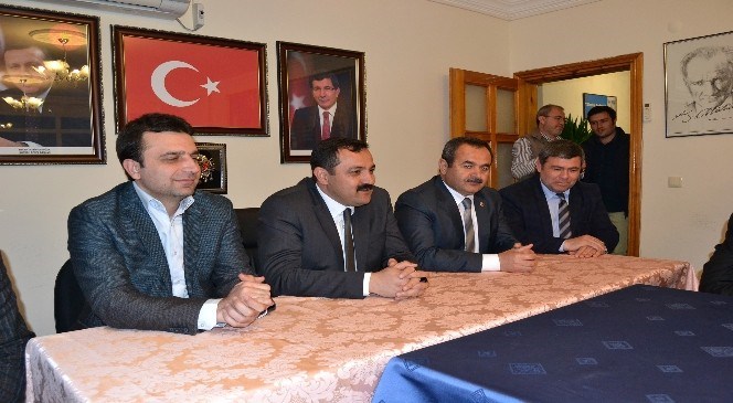 Ak  Partili  Vekillerden  Kemer  İlçe  Teşkilatına  Ziyaret