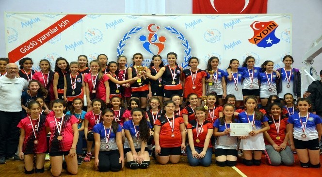 Aydın'da  Okullararası  Voleybol  Şampiyonları  Belli  Oldu