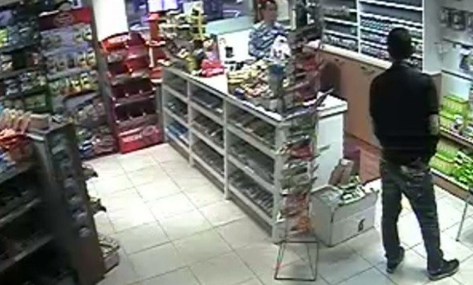 Benzin istasyonunda bıçaklı soygun