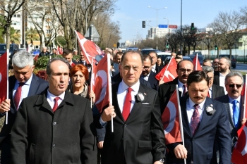 Beylikdüzü Belediye Meclisi Üyeleri Ve Vatandaşlar Şehitler İçin Yürüdü
