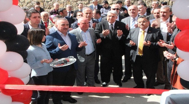 Bilecik'te  Protokol  Üyeleri  Mağaza  Açılışında  Buluştu