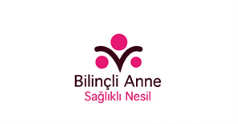 Bilinçli Anneler Sertifikalarını Sare Davutoğlu’nun Elinden Alıyor
