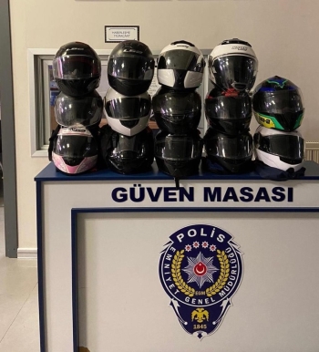 Çaldıkları Motosiklet Kasklarını İnternette Satan Şahısları Polis Kıskıvrak Yakaladı
