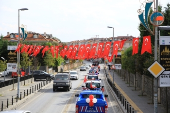 Çekmeköy’De 29 Ekim Cumhuriyet Bayramı Türk Bayraklı Konvoy İle Kutlandı
