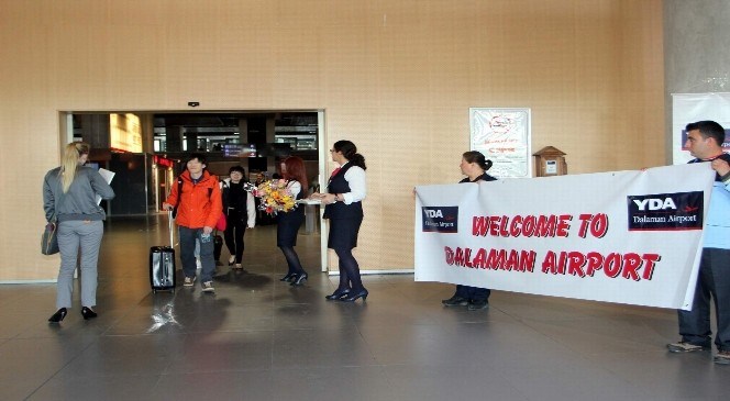 Dalaman'a  İlk  İngiliz  Turist  Kafilesi  Geldi