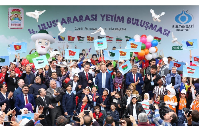 Dünya Yetimleri Barış Güvercinleri Uçurdu