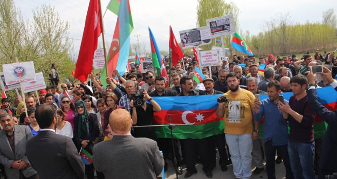 Ermenistan sınırına yürüdüler