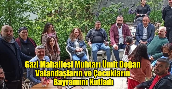 Gazi Mahallesi Muhtarı Ümit Doğan vatandaşların ve çocukların bayramını kutladı